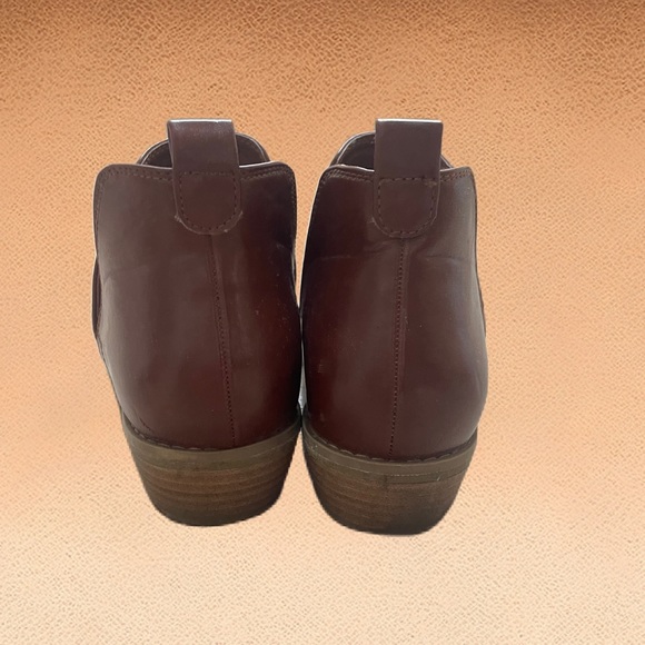 🤎 Universal Threads Ankle Bootie 9 - Picture 3 of 5